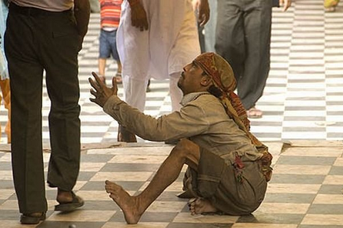 Indian_crippled_beggar_004.png