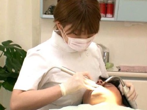 【悲報】歯医者で看護師さんの胸が当たる事の残酷な真実wwwww