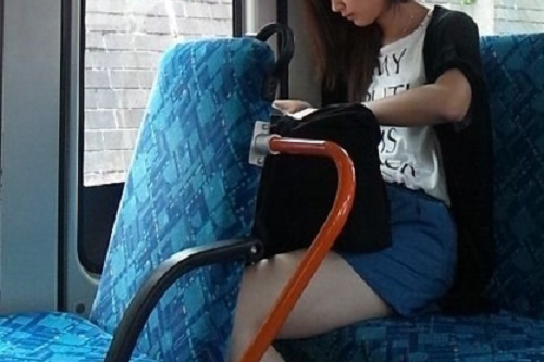 【画像】バスでめっちゃ身長デカイ女いたｗｗｗｗｗｗｗｗｗｗｗｗｗｗｗｗ
