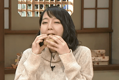 【画像】吉岡里帆のシュークリームの食べ方がぐうかわｗｗｗ