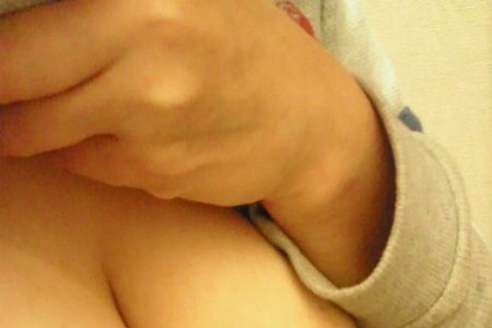 【画像あり】赤ちゃんに乳首吸われ続けた若ママさんのおっぱいがエロすぎるwwwww