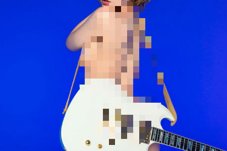 【悲報】独自のスタイルを貫く女性ミュージシャン、ついに全裸になってしまうwwwww