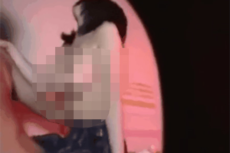 【エロGIF】カラオケボックスで美乳ＪＫが犯されてる盗撮動画ｗｗｗｗｗ