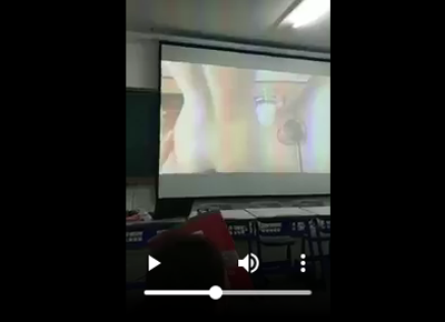 【悲報】先生、講義中に誤ってハメ撮り動画を流してしまうｗｗｗｗｗｗｗｗｗｗ