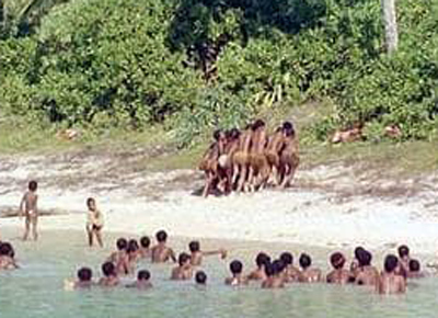 【速報】上陸直後、女子30人に逆レイプされる島が存在した