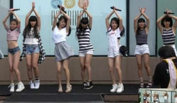 【画像あり】地下アイドルの女子小学生、エッチな格好でダンスを踊ってしまうｗｗｗｗ