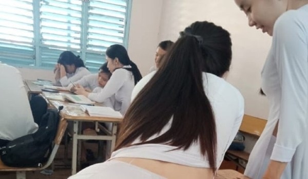 【画像あり】ベトナムの高校、ｊｋの下着見放題ｗｗｗｗ