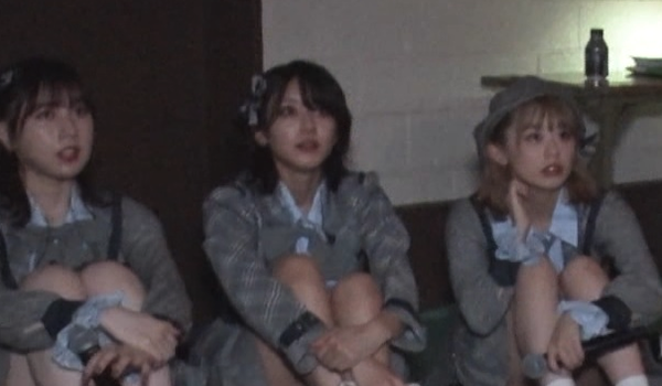 【画像】 テレ東でAKB48メンバーのパンツが見えっぱなし放送事故ｗｗｗｗ