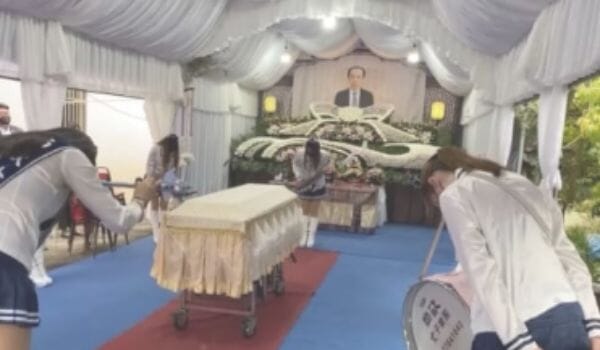 【画像】台湾の葬式がエッチすぎると話題ｗｗｗｗｗ