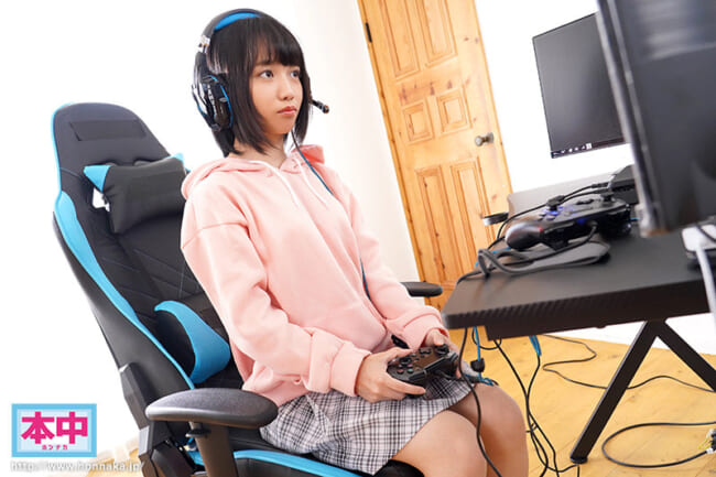 ゲーマー女子_ロリ体系AV女優エロ画像