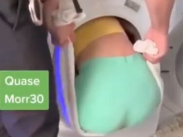 【動画あり】洗濯機に入ったら出られなくなった女の子、スケベすぎる
