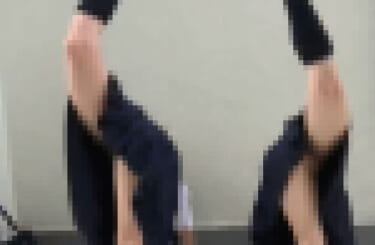 【画像】女子校生にノーパンで逆立ちしてもらった結果ｗｗｗｗｗ（GIFあり）