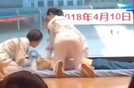 【動画】 女救命医さん、心臓マッサージの腰使いがとても良いと評判にｗｗｗｗｗ
