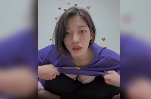 【動画】 ボーイッシュ女さん、間違えてデカパイを出してしまい赤面ｗｗｗｗ