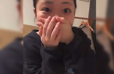 【動画】配信女さん、間違えてデカパイを出してしまい赤面ｗｗｗｗ