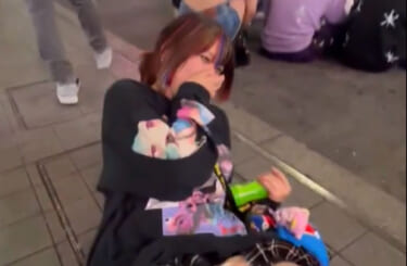 【動画あり】トー横女子さん、路上で電マでイクｗ