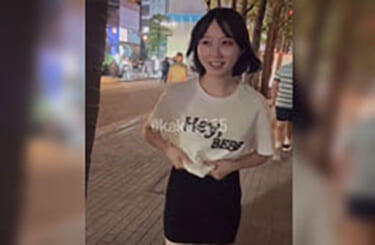 【動画】貧乳女子さん、めっちゃ恥ずかしそうにとんでもないお○ぱいを晒してしまうｗｗｗｗ