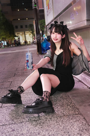 【悲報】酔い潰れたトー横女子、おっさんに持ち帰られる・・・（画像あり）