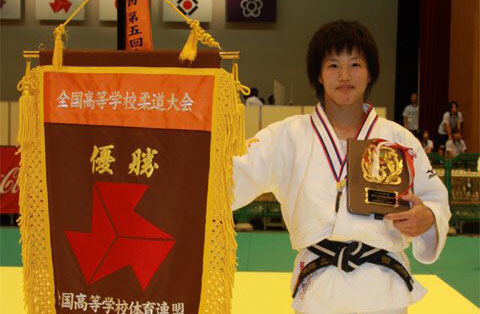 【悲報】 柔道全国優勝者のJKさん、10年後にA●女優になっていた…(画像あり)