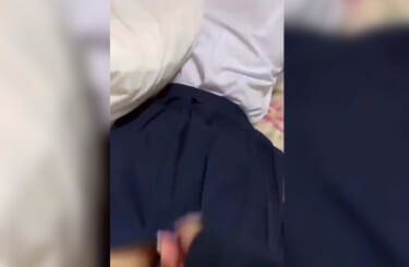 【動画】JKさん、友達にスカートをめくられてパンツ丸見えになるｗｗｗｗｗｗ