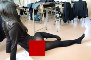 【画像】底辺校JKさん「AV女優ごっこしてみた♪」⇒ 教室で脱いで生尻を披露ｗｗｗｗｗ