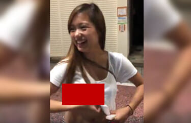 【動画】脱ぎたがり女子さん、ファミレスで脱ぎだすｗｗｗｗｗ