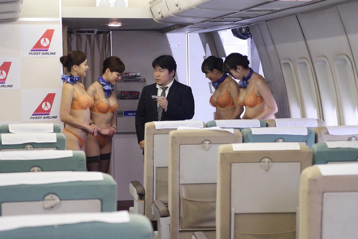 эротика от японских стюардесс фото 25